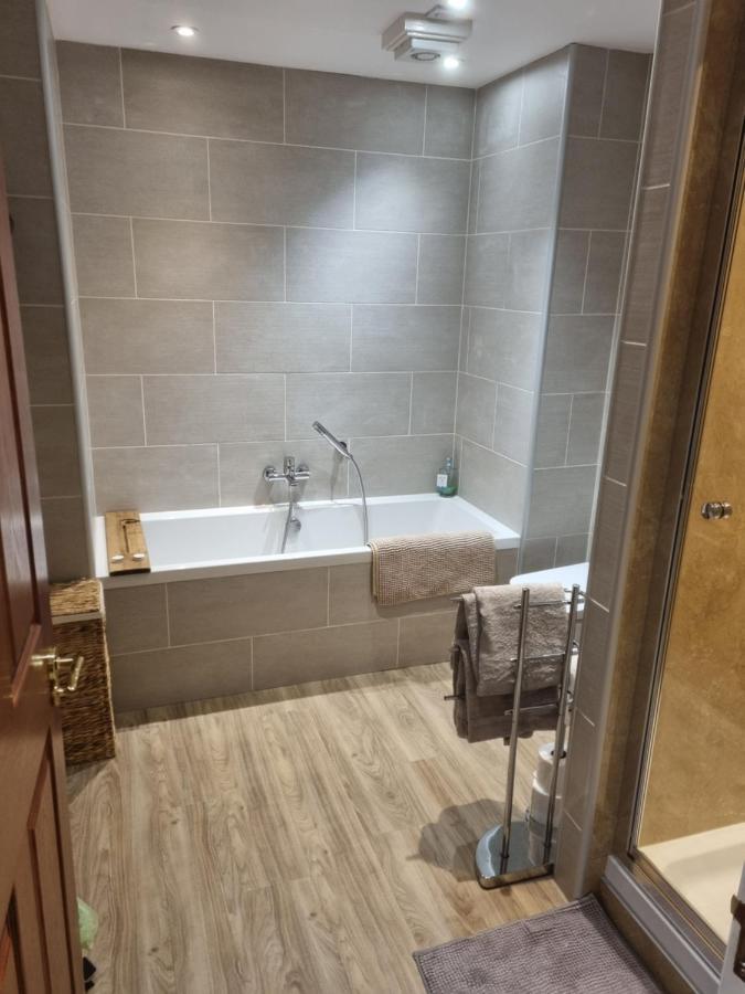 Stunning Spacious Apartment On River Ness Inverness Exterior foto